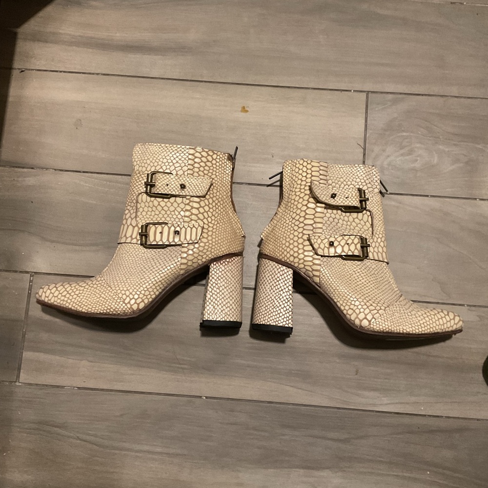 Freebird Joey White Snake Leather Ankle Booties Boots Shoes Western sz 10 - Picture 3 of 13